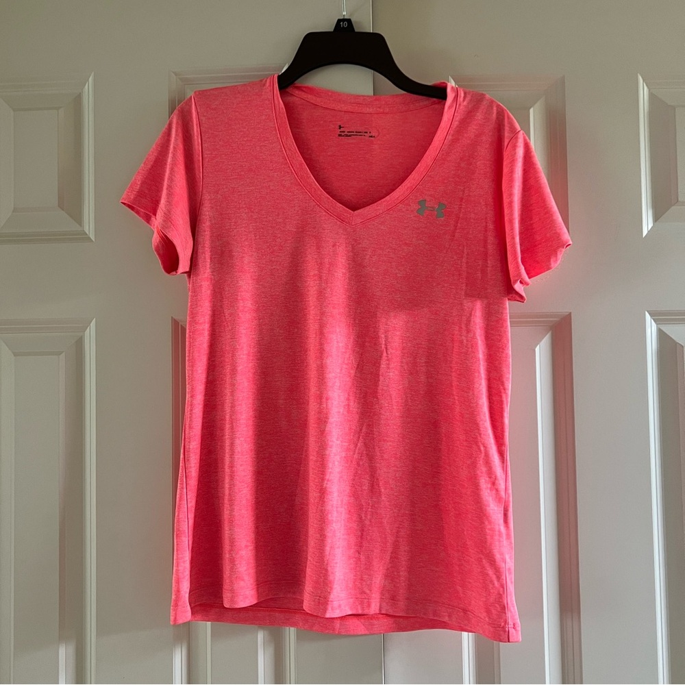 Under Armour Women’s Bright Pink T-Shirt Size Medium